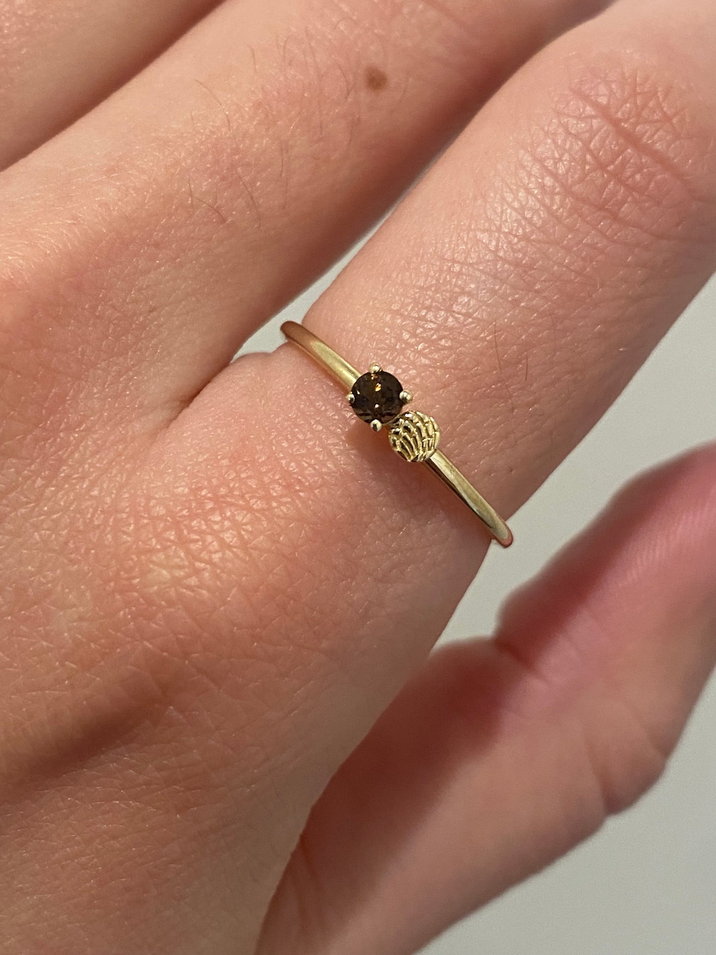 SMOKEY TOPAZ CAFE CON CONCHA RING