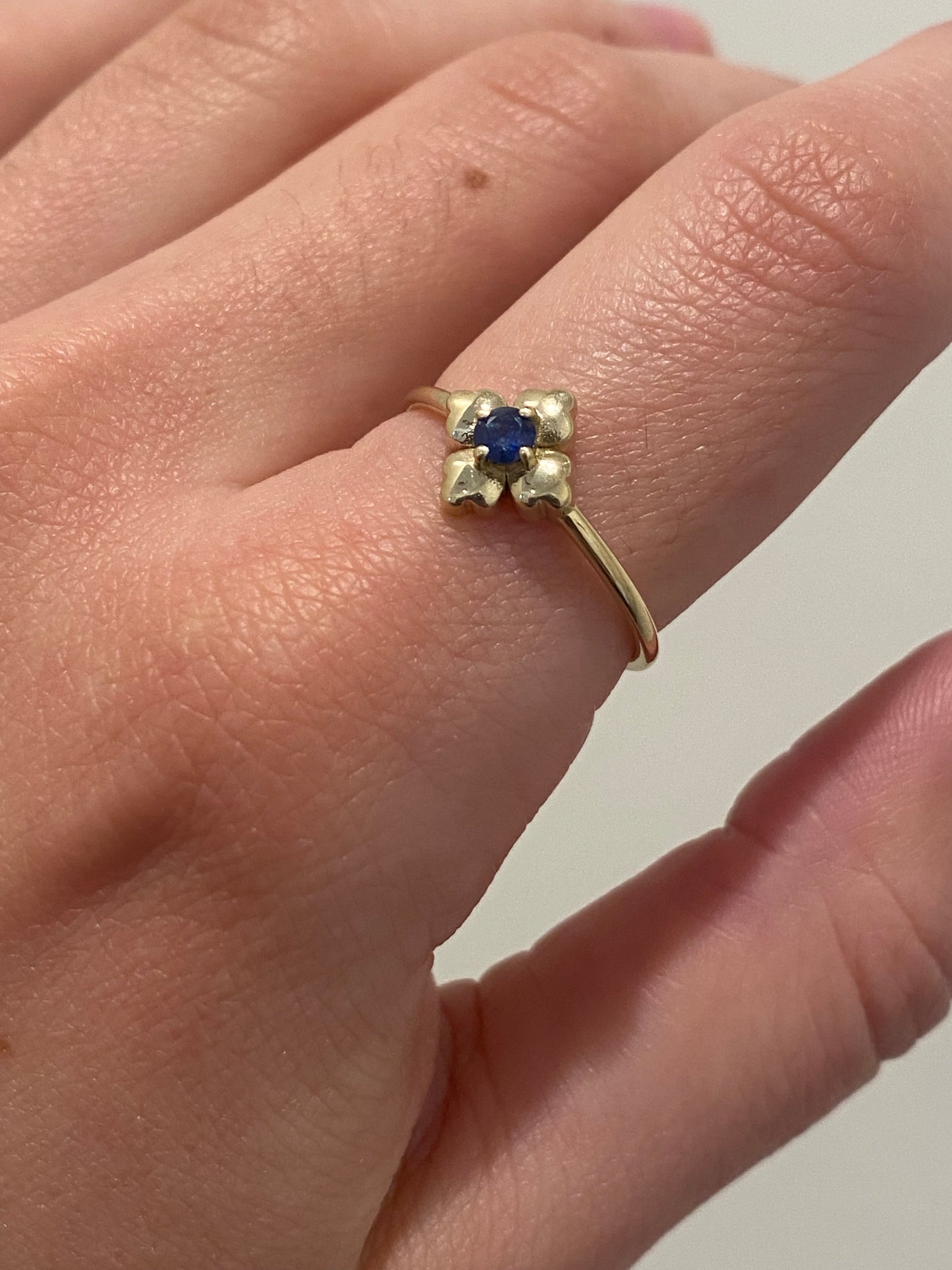 BLUE SAPPHIRE CLOVER TALAVERA RING