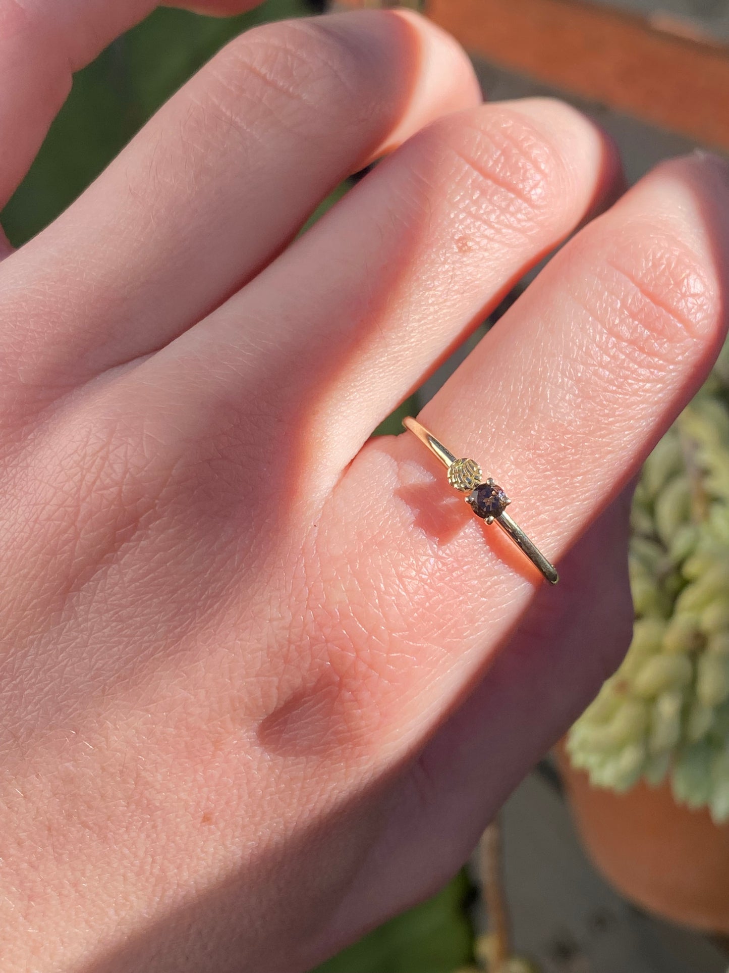 SMOKEY TOPAZ CAFE CON CONCHA RING