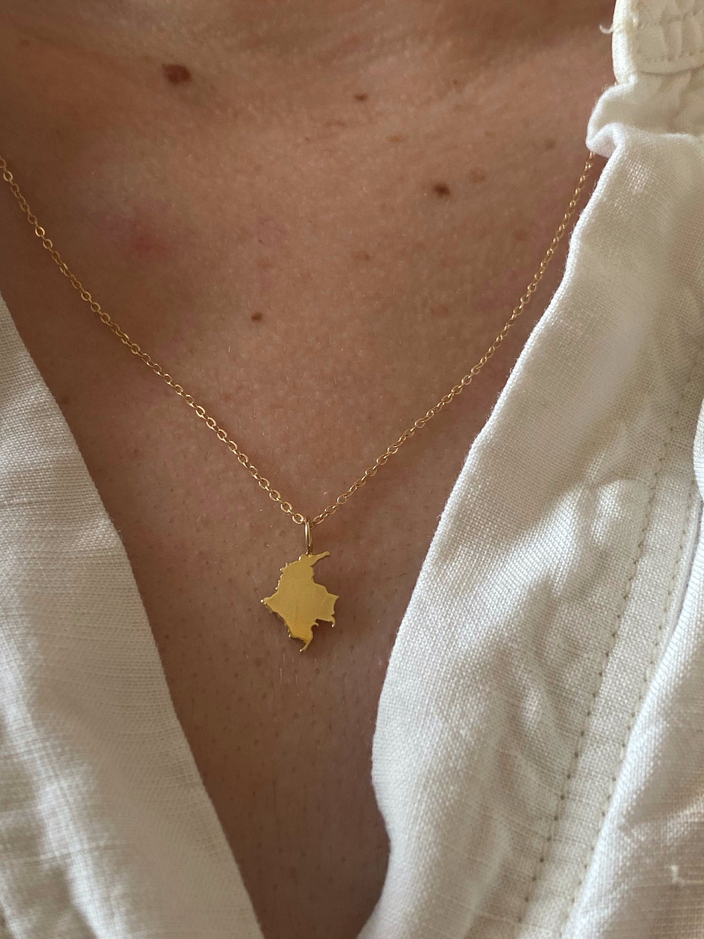 COLOMBIA MINI ORIGIN NECKLACE