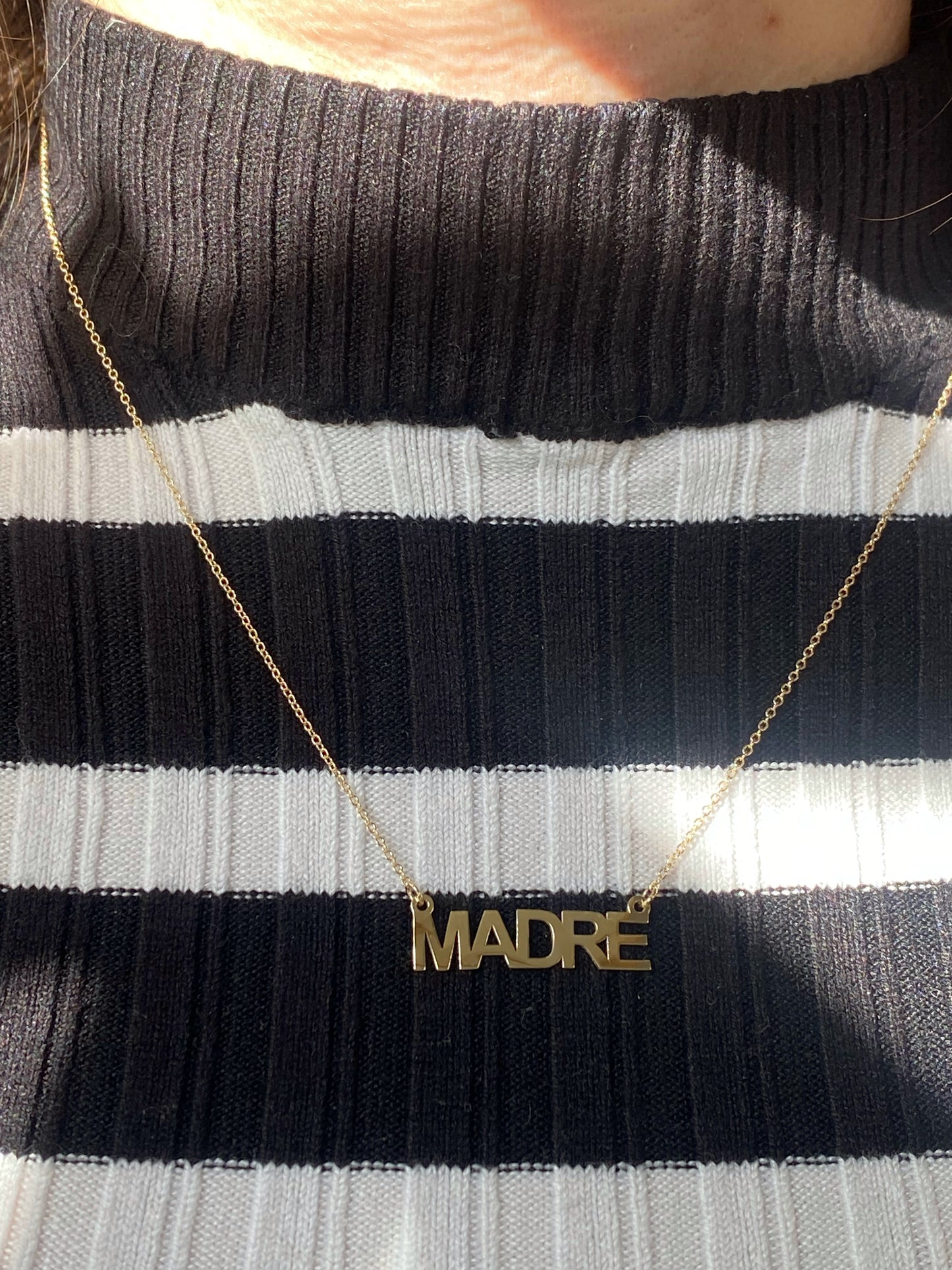 MADRE NECKLACE