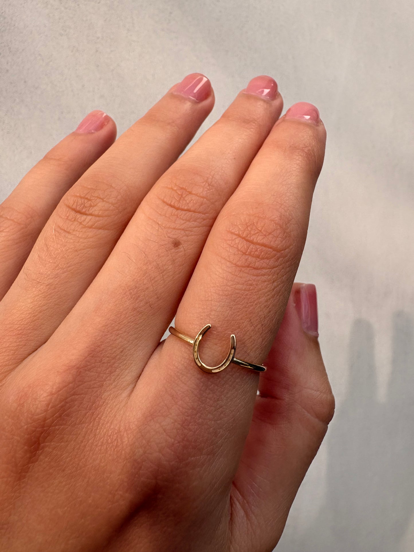 THIN HORSESHOE RING
