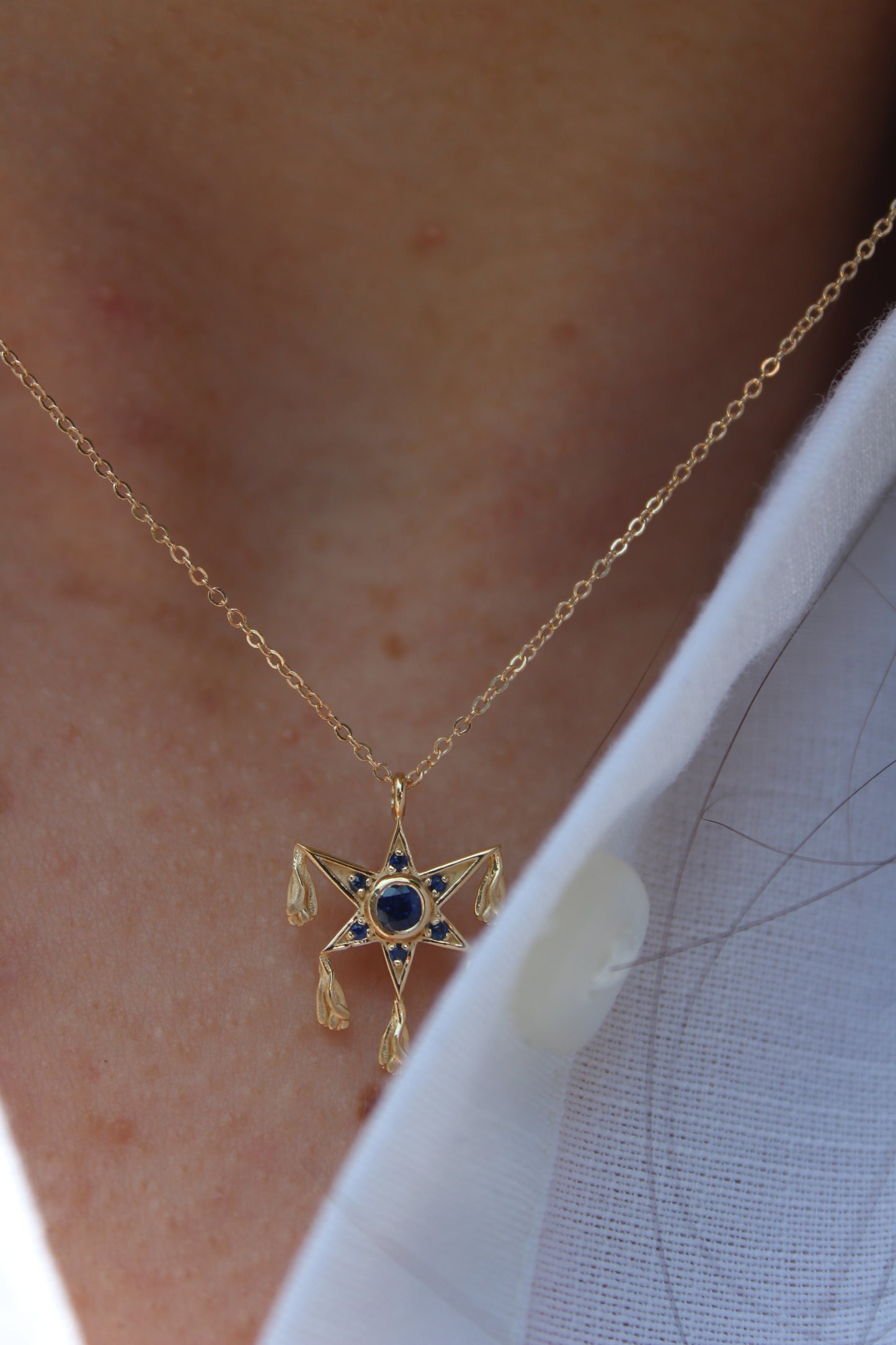 BLUE SAPPHIRE PIÑATA NECKLACE