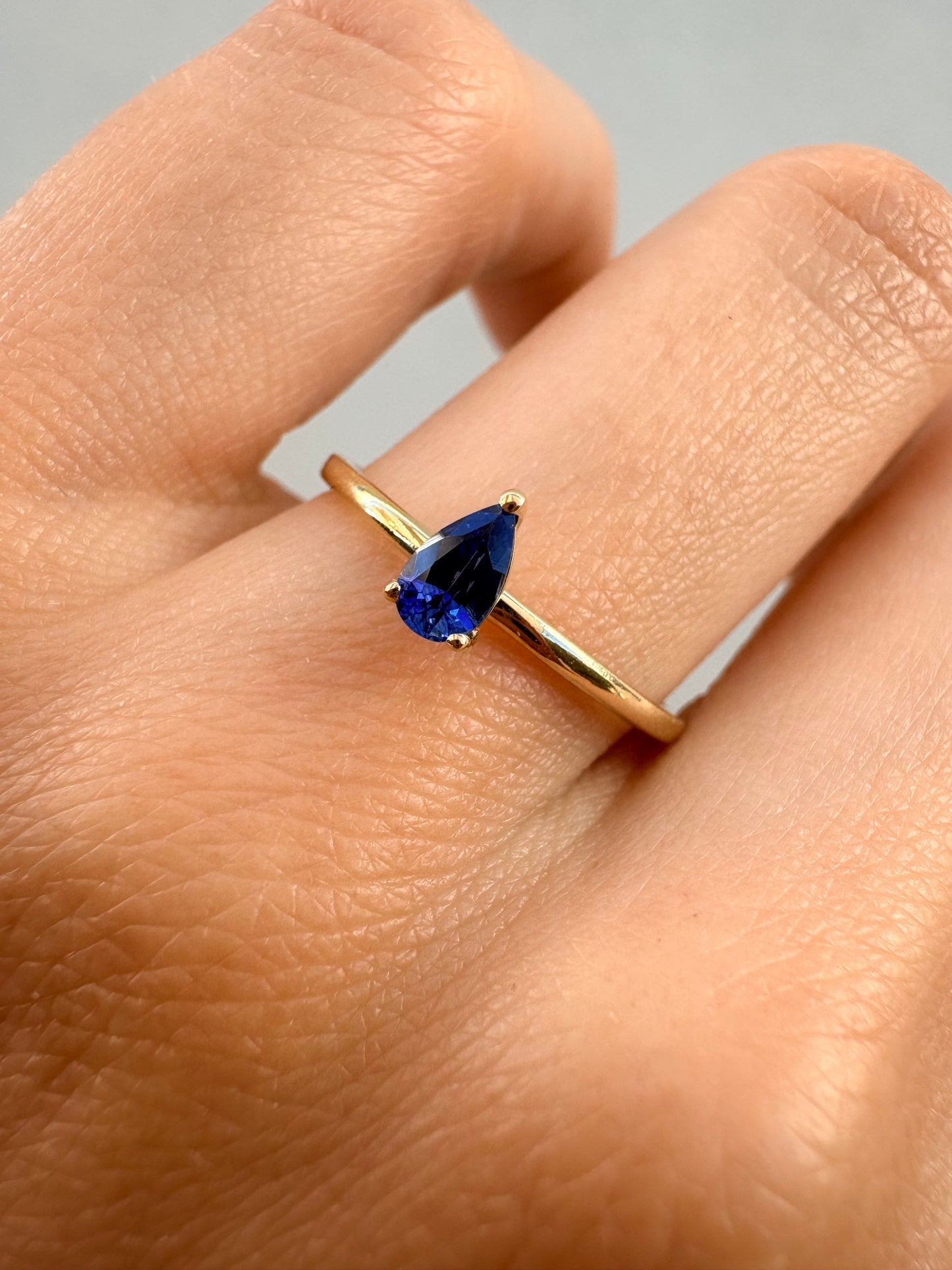 PEAR BLUE SAPPHIRE LAGRIMA RING