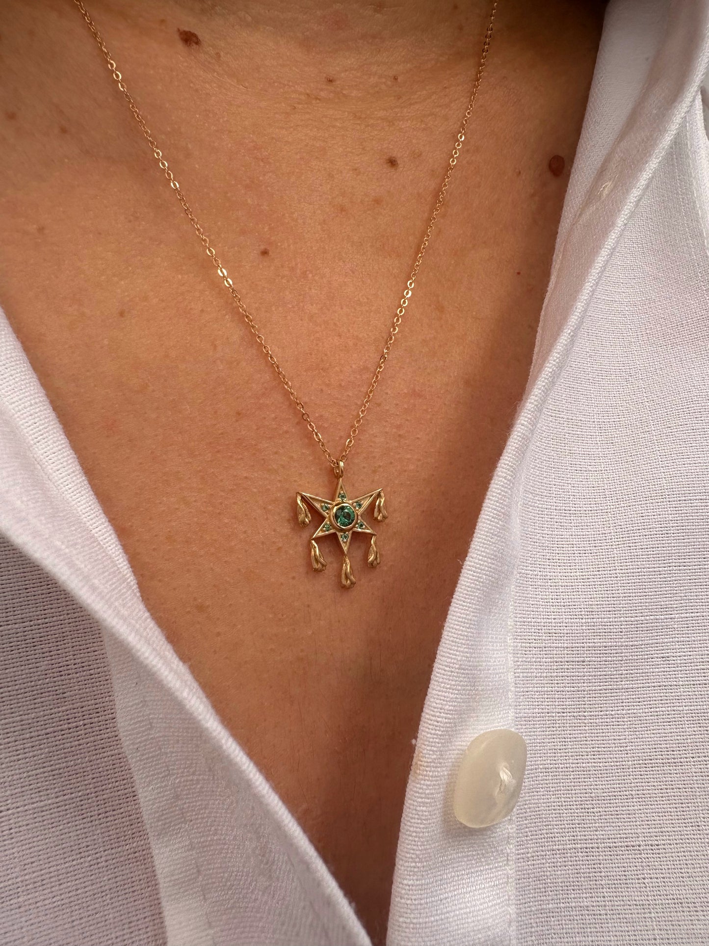 EMERALD PIÑATA NECKLACE