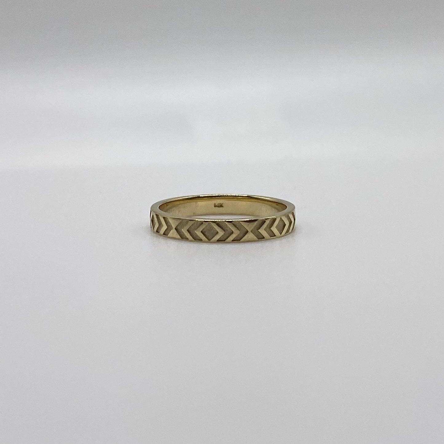 CHEVRON PATTERN BAND